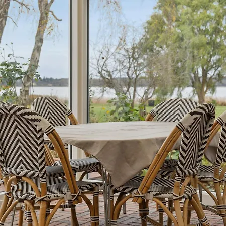Dom wakacyjny Summer House With Fjord View